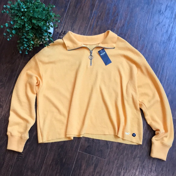 Hollister Tops - 🌵Hollister Boyfriend Tee with Zipper Size M